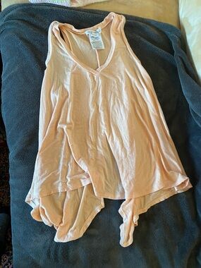 Women’s Peach V-Neck Sleeveless Flow Tank Top